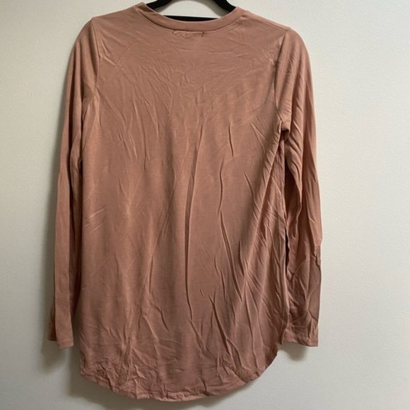 Forever 21 Curved Hem Long Sleeve Tee S - Picture 4 of 4
